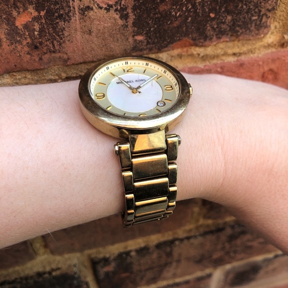 Michael Kors well used gold pearl watch - Picture 7 of 9